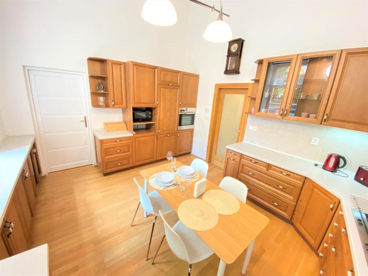 Black Eagle Apartments Πράγα Εξωτερικό φωτογραφία