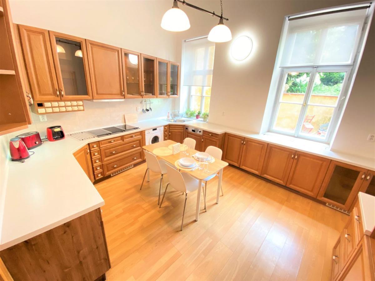 Black Eagle Apartments Πράγα Εξωτερικό φωτογραφία
