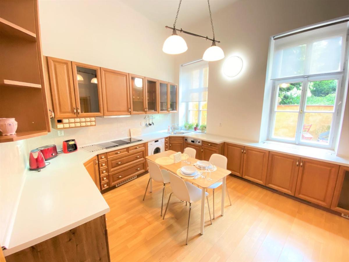 Black Eagle Apartments Πράγα Εξωτερικό φωτογραφία